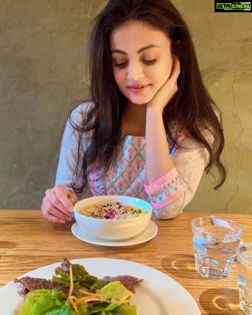 Sneha Ullal Instagram - My dating tip: swap candlelit dinners for sunlit BREAKFAST DATES. You'll be amazed at the joy it brings,and if you could add a meaningful gift or flowers to it,you will have him/her thinking of you all day.#snehaullal #breakfastideas #newwaytoconnect #datingadvice #letsgosomewhere #keepitreal #letsfeelgood The Village Shop