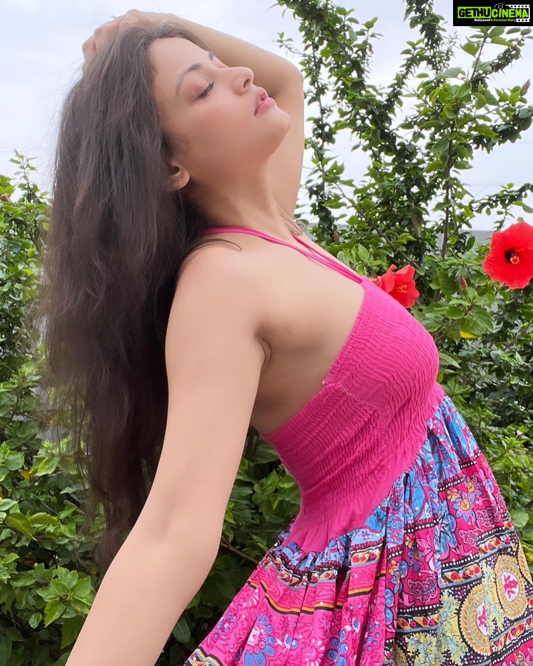 Sneha Ullal Instagram - Learning to let go #snehaullal #keepitreal #letgo Mumbai - मुंबई