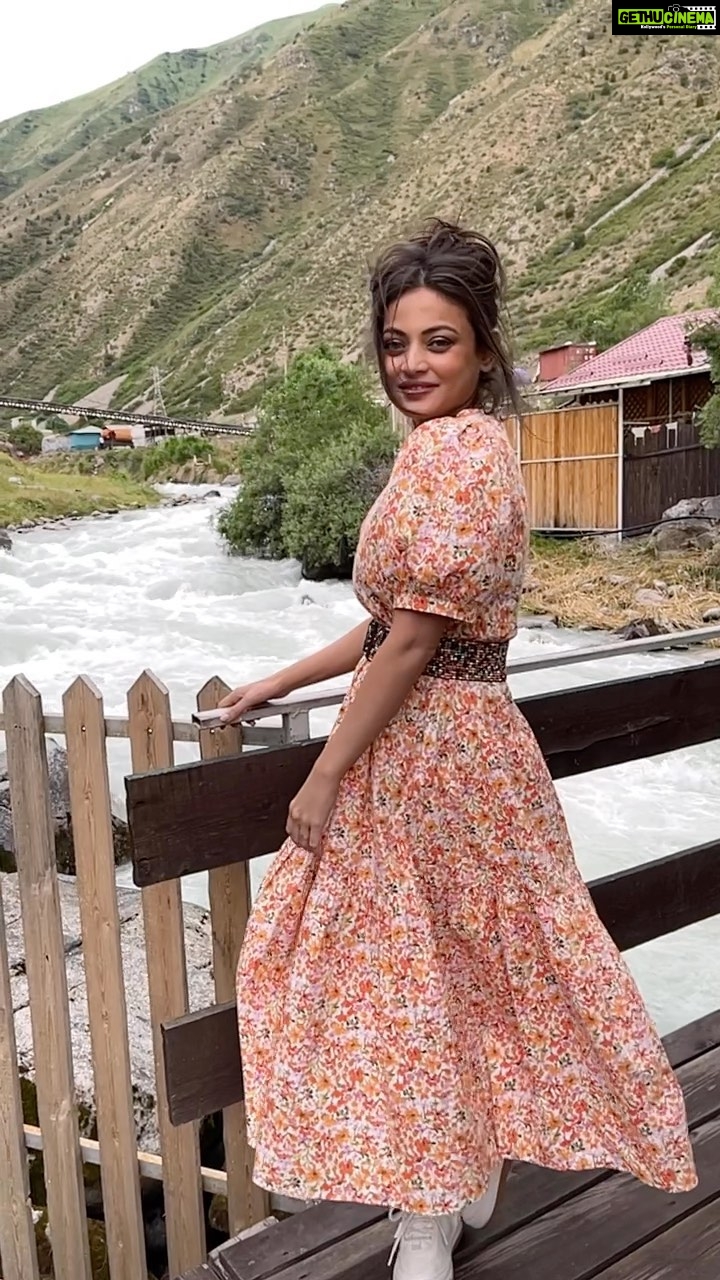 Sneha Ullal Instagram - All the way in Bishkek , Kyrgistan. A mountainous region with the purest air & water.#snehaullal #kyrgyzstan Bishkek, Kyrgyzstan