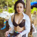 Sneha Ullal Instagram - Morning’s at the beach.No noise,no make up,a lot of vitamin D3 & a lot more coffee.Beach Please.Take me back. 🏖️ 🌞 👙 🏊‍♂️ ☕️ 🌊 #snehaullal #sunrise #coffeetime #beachlife #bliss #goa Morjim, Goa