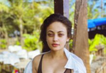 Sneha Ullal Instagram - Morning’s at the beach.No noise,no make up,a lot of vitamin D3 & a lot more coffee.Beach Please.Take me back. 🏖️ 🌞 👙 🏊‍♂️ ☕️ 🌊 #snehaullal #sunrise #coffeetime #beachlife #bliss #goa Morjim, Goa