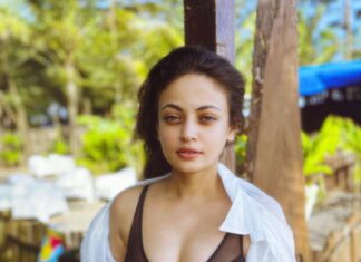 Sneha Ullal Instagram - Morning’s at the beach.No noise,no make up,a lot of vitamin D3 & a lot more coffee.Beach Please.Take me back. 🏖️ 🌞 👙 🏊‍♂️ ☕️ 🌊 #snehaullal #sunrise #coffeetime #beachlife #bliss #goa Morjim, Goa
