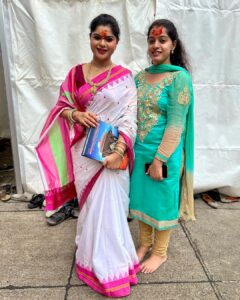 Sneha Wagh Instagram - 🌺Truly Blessed 🌺
The kid inside me dances to his tunes 💝
Beautiful Darshan at the 
Lalbaugh Cha Raja 
&
Mumbai Cha Raja 
🌺
Ganpati Bappa Morya 
🌺
.
.
.
#lalbaughcharaja #mumbaicharaja #mumbai #ganeshfestival #ganpatibappamorya #snehawagh #sarangesneha #ssnehawagh #ganpatidarshan #aamchimumbai