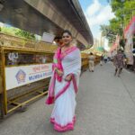 Sneha Wagh Instagram - 🌺Truly Blessed 🌺 The kid inside me dances to his tunes 💝 Beautiful Darshan at the Lalbaugh Cha Raja & Mumbai Cha Raja 🌺 Ganpati Bappa Morya 🌺 . . . #lalbaughcharaja #mumbaicharaja #mumbai #ganeshfestival #ganpatibappamorya #snehawagh #sarangesneha #ssnehawagh #ganpatidarshan #aamchimumbai