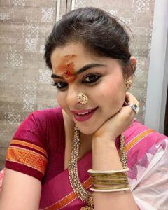 Sneha Wagh Instagram - 🌺Truly Blessed 🌺 The kid inside me dances to his tunes 💝 Beautiful Darshan at the Lalbaugh Cha Raja & Mumbai Cha Raja 🌺 Ganpati Bappa Morya 🌺 . . . #lalbaughcharaja #mumbaicharaja #mumbai #ganeshfestival #ganpatibappamorya #snehawagh #sarangesneha #ssnehawagh #ganpatidarshan #aamchimumbai