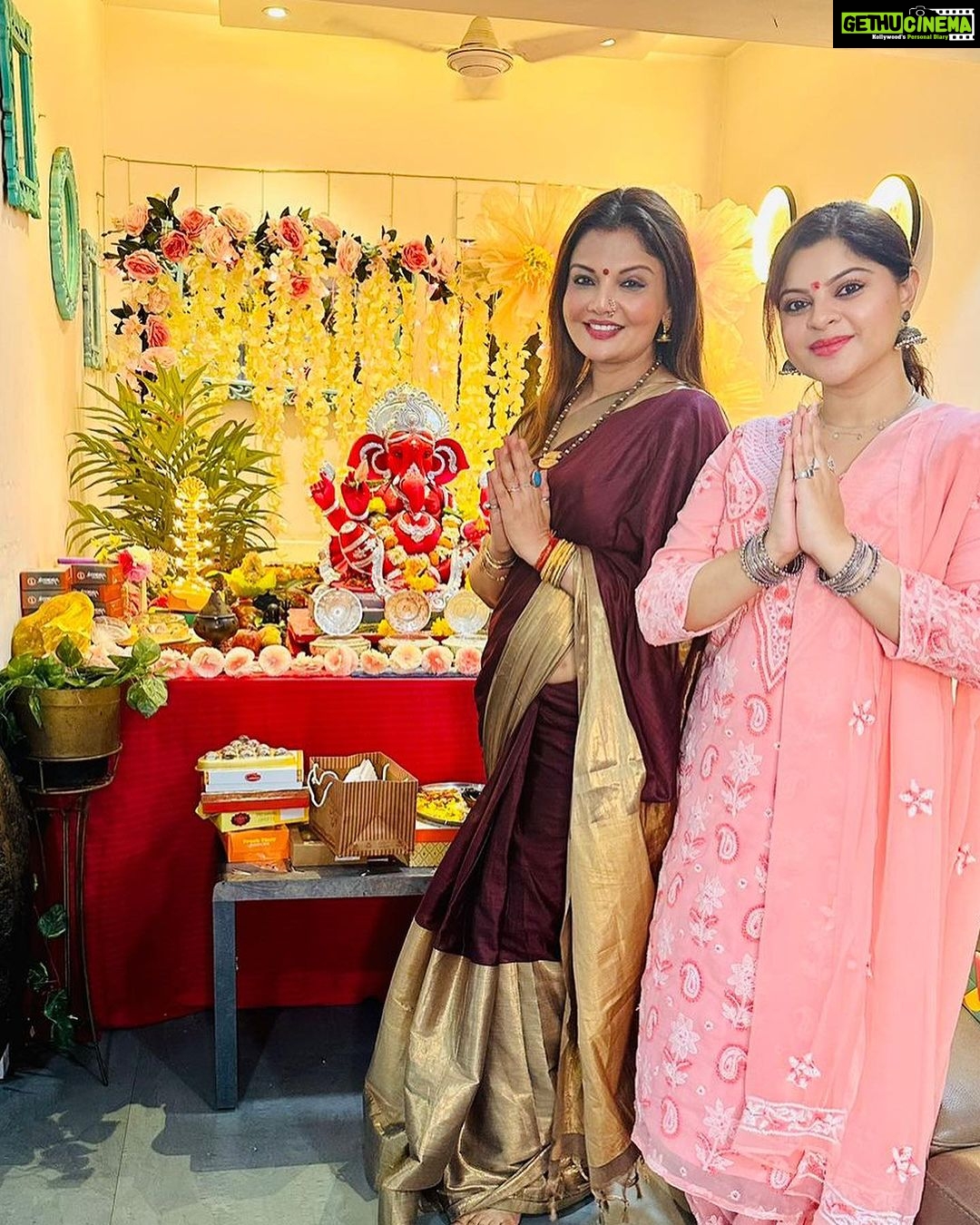 Sneha Wagh Instagram - Morya Morya mi bal taanhe…… Tujhich Seva karu kaay jaane ! . . . Ganpati Bappa Morya 🌺. . . . #ganeshchaturthi #ganpatibappamorya #ganpatidarshan #snehawagh #sarangesneha #ssnehawagh #mumbaiganeshutsav #goodvibes #vibeofmytribe