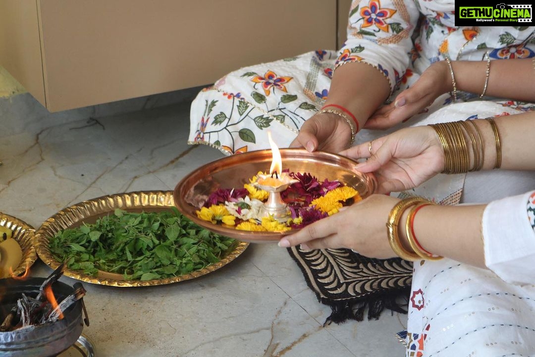 Sneha Wagh Instagram - 🪷Shri SatyaNarayan Pooja 🪷 . . . . #shravan #shrisatyanarayanpooja #satyanarayanapooja #sarangesneha #ssnehawagh #snehawagh #indianrituals #blessings