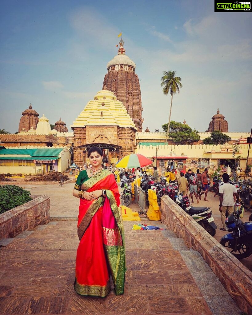 Sneha Wagh Instagram - The ecstasy on my face purely shows the contentment in my heart & my tummy after visiting The Jagannath Temple & relishing The MahaPrasad 🪷 Jai Jagannath 🙌🏻 . . . . . #jagannath #jagannathtemple #jaijagannath #puri #orissa #chardham #templesofindia #sarangesneha #ssnehawagh #snehawagh #mahaprasad #bhog #incredibleindia #indiatourism #india #wanderlust
