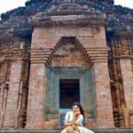 Sneha Wagh Instagram - At The Sun Temple Konark, where kona means corner & ark meaning sun! The Kalinga Architecture absolutely took my breath away 🌞 Happy SUNday 💝 . . . . . . . #sun #suntemple #konark #konarksuntemple #kalinga #orissa #indiantraveller #indiantravelgram #sarangesneha #ssnehawagh #snehawagh #indianarchitecture #incredibleindia #indiatourism #india #wanderlust