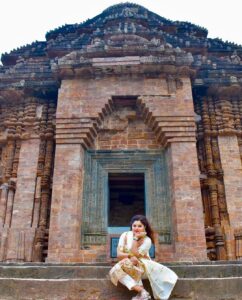 Sneha Wagh Instagram - At The Sun Temple Konark, where kona means corner & ark meaning sun!
The Kalinga Architecture absolutely took my breath away 🌞
Happy SUNday 💝
.
.
.
.
.
.
.
#sun #suntemple #konark #konarksuntemple #kalinga #orissa #indiantraveller #indiantravelgram #sarangesneha #ssnehawagh #snehawagh #indianarchitecture #incredibleindia #indiatourism #india #wanderlust