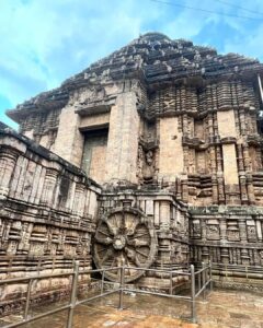 Sneha Wagh Instagram - At The Sun Temple Konark, where kona means corner & ark meaning sun!
The Kalinga Architecture absolutely took my breath away 🌞
Happy SUNday 💝
.
.
.
.
.
.
.
#sun #suntemple #konark #konarksuntemple #kalinga #orissa #indiantraveller #indiantravelgram #sarangesneha #ssnehawagh #snehawagh #indianarchitecture #incredibleindia #indiatourism #india #wanderlust