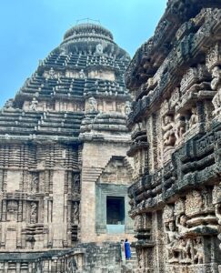 Sneha Wagh Instagram - At The Sun Temple Konark, where kona means corner & ark meaning sun!
The Kalinga Architecture absolutely took my breath away 🌞
Happy SUNday 💝
.
.
.
.
.
.
.
#sun #suntemple #konark #konarksuntemple #kalinga #orissa #indiantraveller #indiantravelgram #sarangesneha #ssnehawagh #snehawagh #indianarchitecture #incredibleindia #indiatourism #india #wanderlust