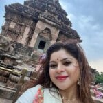 Sneha Wagh Instagram - At The Sun Temple Konark, where kona means corner & ark meaning sun! The Kalinga Architecture absolutely took my breath away 🌞 Happy SUNday 💝 . . . . . . . #sun #suntemple #konark #konarksuntemple #kalinga #orissa #indiantraveller #indiantravelgram #sarangesneha #ssnehawagh #snehawagh #indianarchitecture #incredibleindia #indiatourism #india #wanderlust