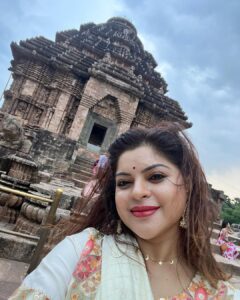 Sneha Wagh Instagram - At The Sun Temple Konark, where kona means corner & ark meaning sun!
The Kalinga Architecture absolutely took my breath away 🌞
Happy SUNday 💝
.
.
.
.
.
.
.
#sun #suntemple #konark #konarksuntemple #kalinga #orissa #indiantraveller #indiantravelgram #sarangesneha #ssnehawagh #snehawagh #indianarchitecture #incredibleindia #indiatourism #india #wanderlust