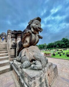 Sneha Wagh Instagram - At The Sun Temple Konark, where kona means corner & ark meaning sun! The Kalinga Architecture absolutely took my breath away 🌞 Happy SUNday 💝 . . . . . . . #sun #suntemple #konark #konarksuntemple #kalinga #orissa #indiantraveller #indiantravelgram #sarangesneha #ssnehawagh #snehawagh #indianarchitecture #incredibleindia #indiatourism #india #wanderlust