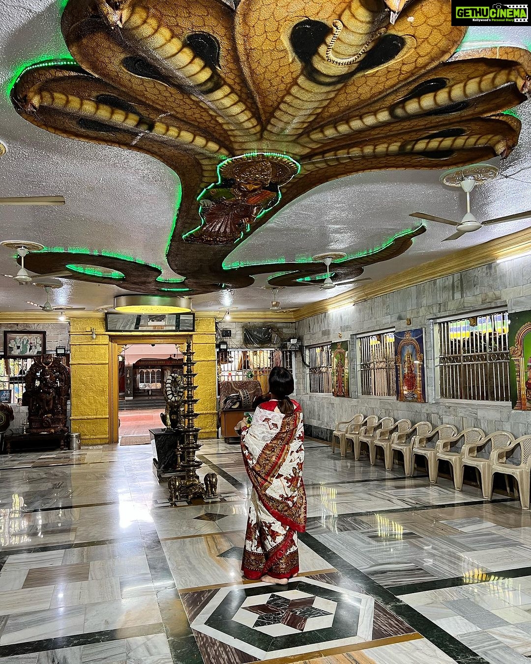 Sneha Wagh Instagram - NagPanchami chya Shubhecha ✨ . . . . . #nagpanchami #suvarnatemple #omnamahshivaya #omnamahshivay #sarangesneha #ssnehawagh #snehawagh