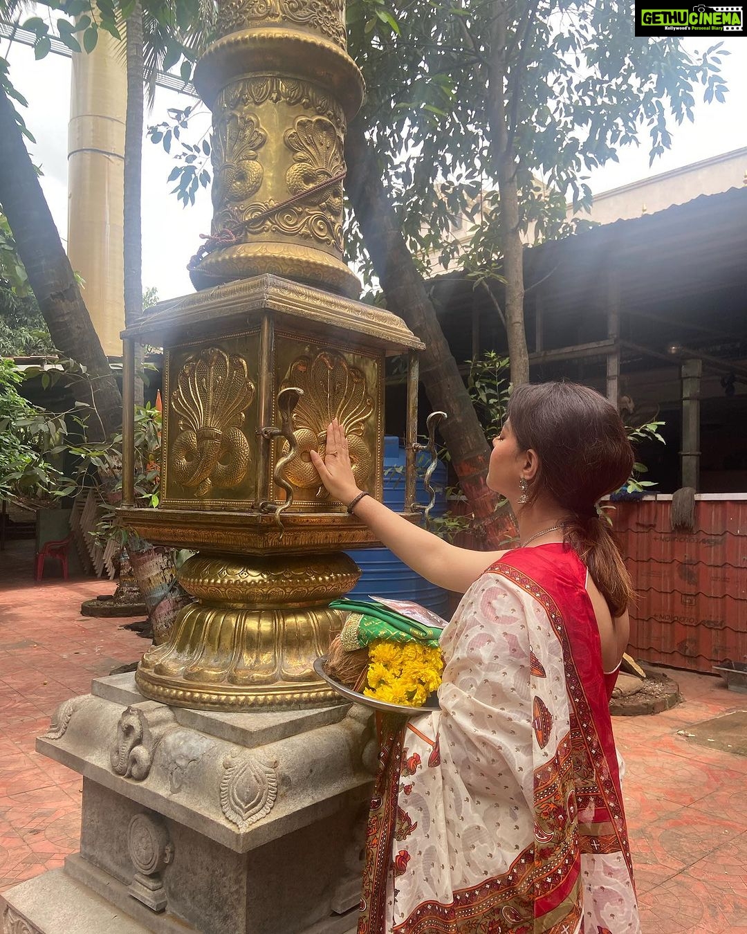 Sneha Wagh Instagram - NagPanchami chya Shubhecha ✨ . . . . . #nagpanchami #suvarnatemple #omnamahshivaya #omnamahshivay #sarangesneha #ssnehawagh #snehawagh