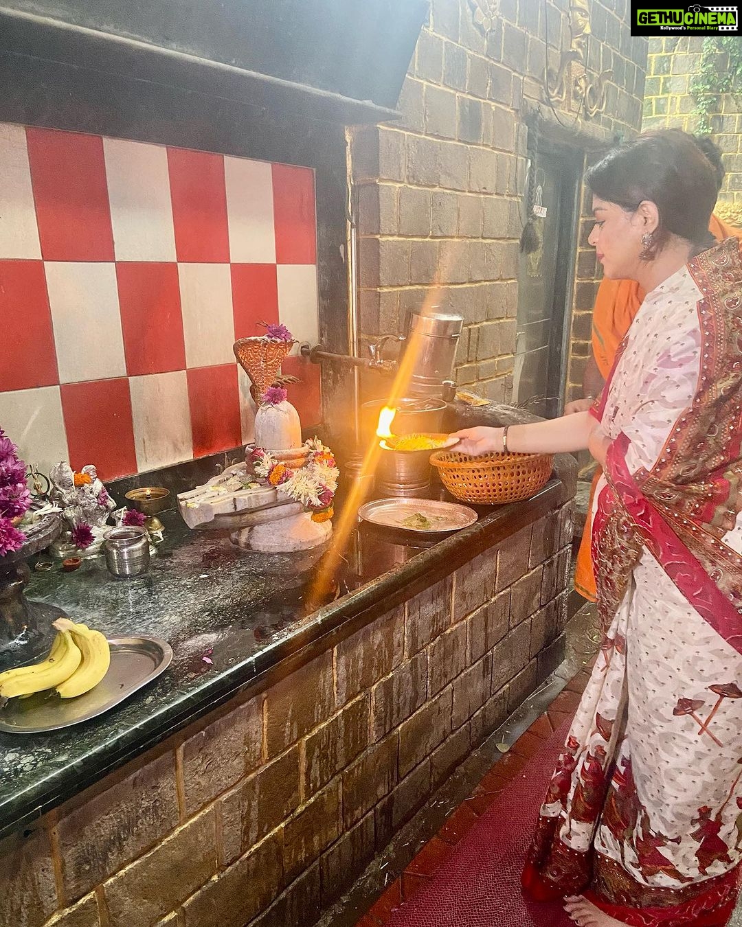 Sneha Wagh Instagram - NagPanchami chya Shubhecha ✨ . . . . . #nagpanchami #suvarnatemple #omnamahshivaya #omnamahshivay #sarangesneha #ssnehawagh #snehawagh