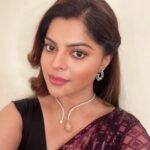Sneha Wagh Instagram - Saying Goodbye is always tough…… But to cheer you up here are some selfies from Amba! Her selfie game is strong 💪🏻 . . I can’t thank enough to all you lovely people, who bestowed love upon her and her cunning yet funny tactics! I’ll miss being Amba on screen 🥹 And she shall miss troubling you all 💝 Love & Life . . #amba #ambamehta #nuksh #naumrakiseemaho #starbharat #astalavista #sarangesneha #ssnehawagh #snehawagh
