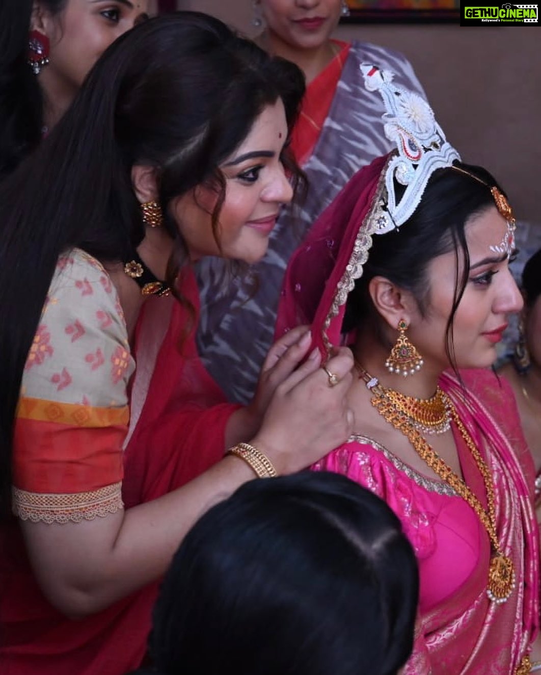 Sneha Wagh Instagram - The Bidai She Always Wanted β¦β¦ For Her Daughter π #neerjaeknayipehchaan @aasthasharma.27 @colorstv . . . . . #neerja #neerjaeknayipehchaan #protima #colors #colorstv #aasthasharma #ssnehawagh #snehawagh