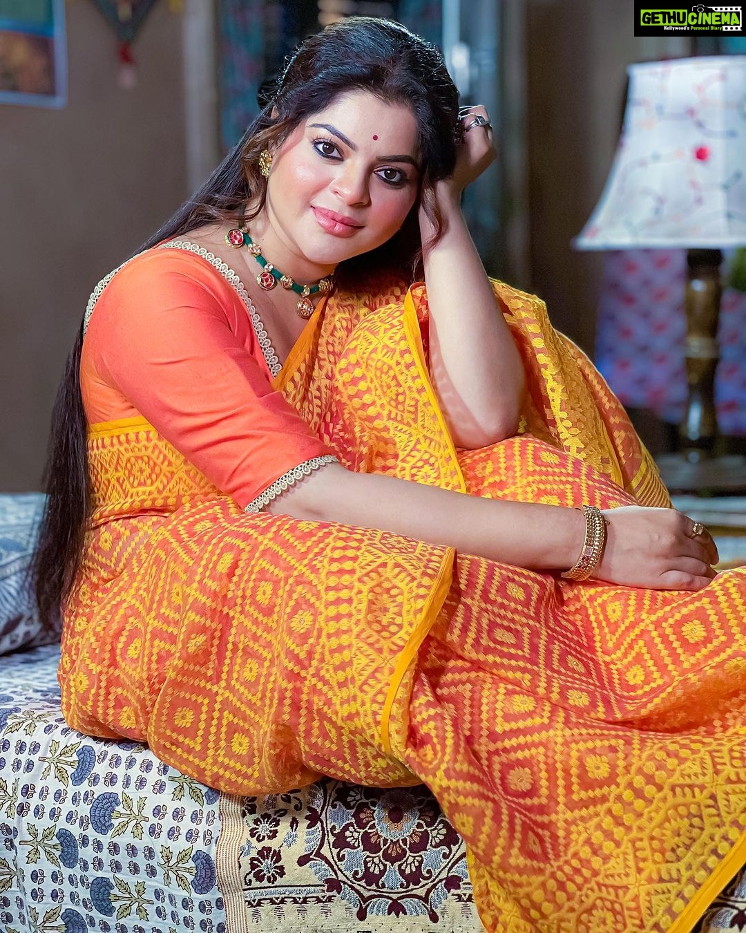 Sneha Wagh Instagram - She may not own opulence, but she won't let her daughter drown in the mud of sorrow and sadness! Protima will create a revolution... That will make women like her dream!! #Awaited #NeerjaEkNayiPehchaan Airing on @colorstv from 10th July, Monday-Sunday at 08:30 PM IST . . . #Neerja #newshow #upcoming #gratitude #instagood #instadaily #fyp #goodvibes #SarangeSneha #ssnehawagh #snehawagh
