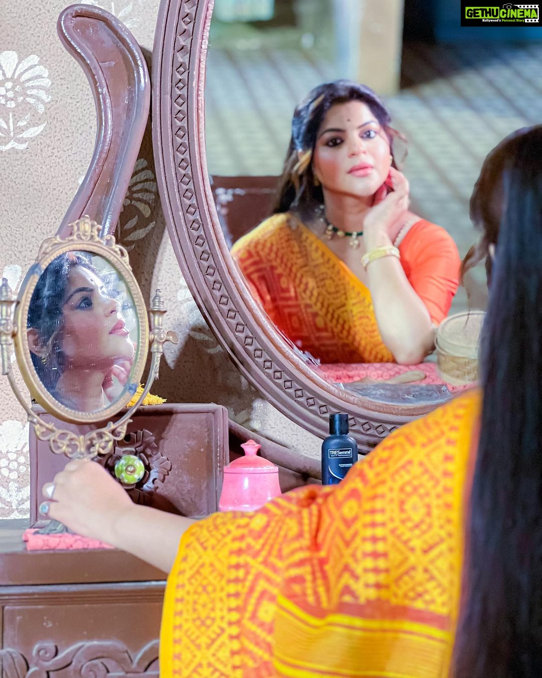 Sneha Wagh Instagram - She may not own opulence, but she won't let her daughter drown in the mud of sorrow and sadness! Protima will create a revolution... That will make women like her dream!! #Awaited #NeerjaEkNayiPehchaan Airing on @colorstv from 10th July, Monday-Sunday at 08:30 PM IST . . . #Neerja #newshow #upcoming #gratitude #instagood #instadaily #fyp #goodvibes #SarangeSneha #ssnehawagh #snehawagh