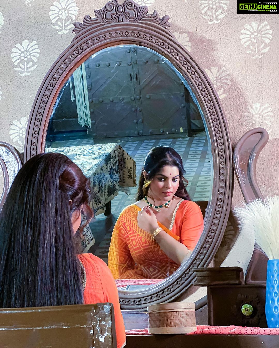 Sneha Wagh Instagram - She may not own opulence, but she won't let her daughter drown in the mud of sorrow and sadness! Protima will create a revolution... That will make women like her dream!! #Awaited #NeerjaEkNayiPehchaan Airing on @colorstv from 10th July, Monday-Sunday at 08:30 PM IST . . . #Neerja #newshow #upcoming #gratitude #instagood #instadaily #fyp #goodvibes #SarangeSneha #ssnehawagh #snehawagh