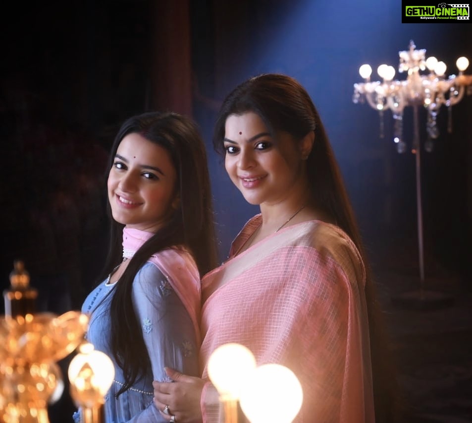 Sneha Wagh Instagram - NEERJA 💝 PROTIMA . . . . . . #neerjaeknayipehchaan #aasthasharma #neerja #protima #sarangesneha #ssnehawagh #snehawagh #motherdaughter #motherdaughterlove