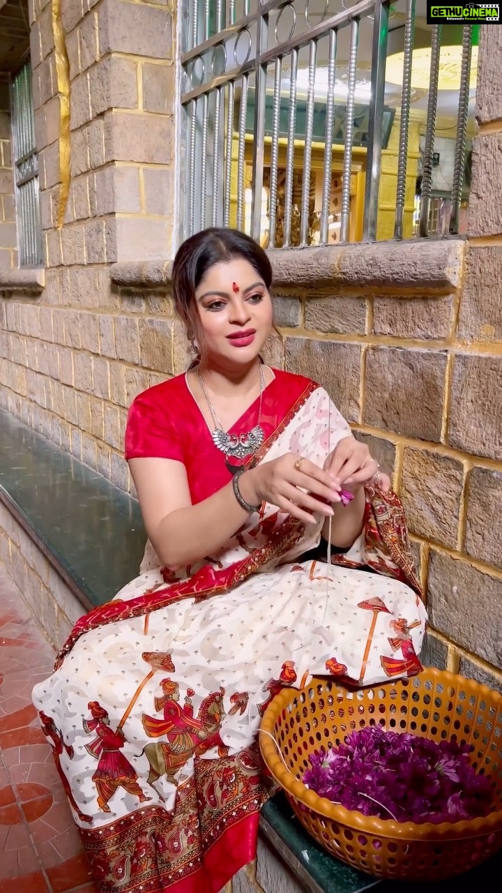 Sneha Wagh Instagram - Visit to Suvarna Temple β¨πβ¨ Ahead of Nagpanchami . . . . . . #naagpanchami #naagdevi #suvarna #suvarnatemple #rudra #rudraabhishek #sarangesneha #ssnehawagh #snehawagh #nagpanchami #blessed Suvarna Temple, Panchkutir Powai