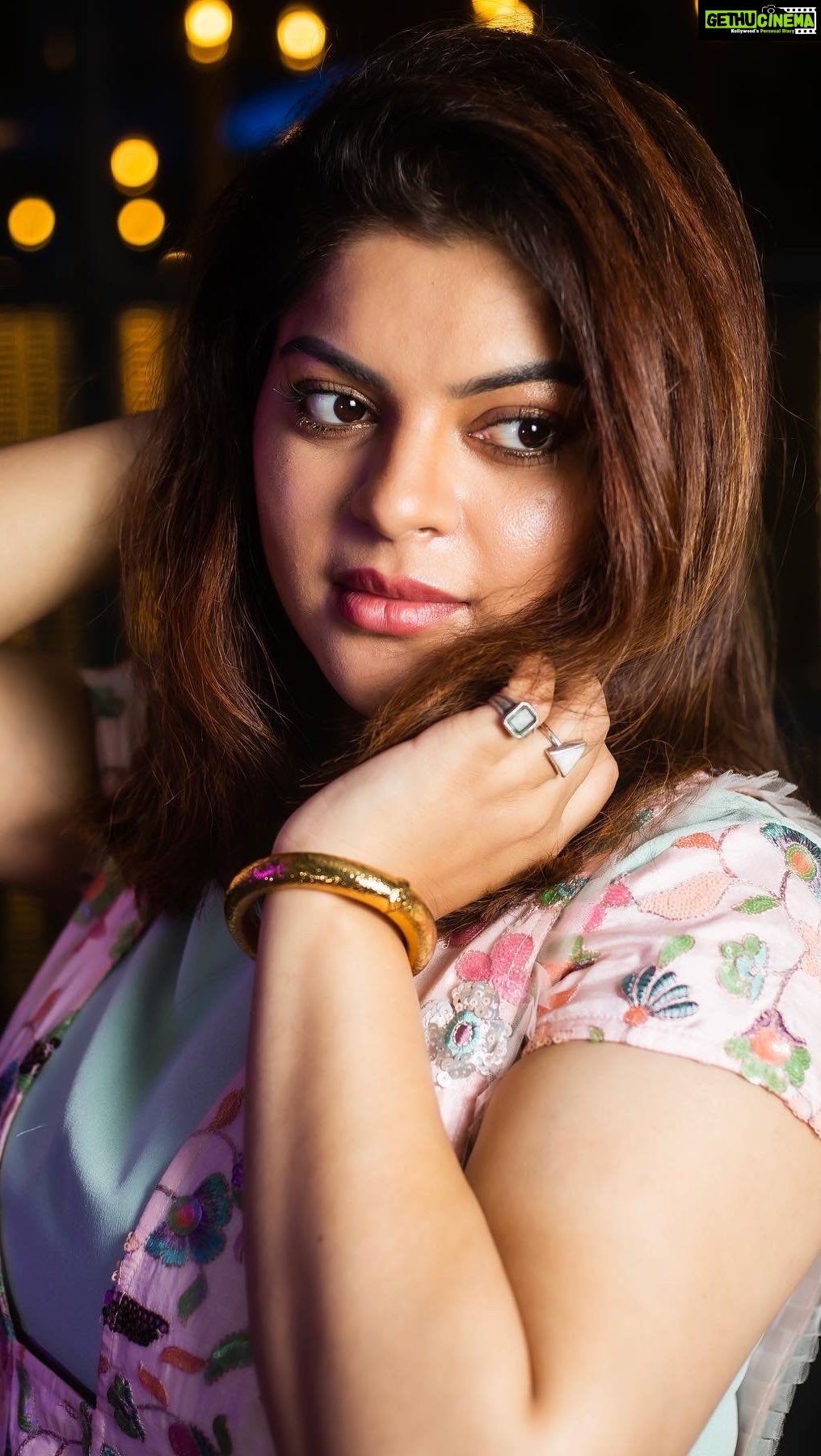 Sneha Wagh Instagram - Peaceful state of mind 🪷 . . 👗: @labelyaminibhansali 📍: @trunksandleaves . . #peace #tuesdaythoughts #reels #reelsinstagram #sarange #sarangesneha #snehawagh #ssnehawagh