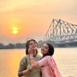 Sneha Wagh Instagram – तू हैं मेरा संसार सारा ! 
और मेरा प्यार सारा, तेरे ही लिए है……
NEERJA EK NAYI PEHCHAAN 
@aasthasharma.27 
@colorstv 
.
.
.
.
.
.
#neerja #protima 
#neerjaeknayipehchaan #newbeginnings #colors #colorstv #aasthasharma #ssnehawagh #snehawagh Howrah Bridge