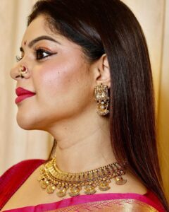 Sneha Wagh Instagram - Flaunting My Indian Ambience In A Saree 💝
.
Jewellery : @jewelsofmyra 
Captured : @chintamani_photography_09 
.
.
.
#saree #sareelove #india #indianfashion #marathiculture #marathibana #sarangesneha #ssnehawagh #snehawagh