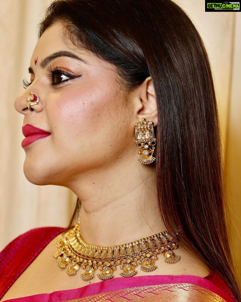 Sneha Wagh Instagram - Flaunting My Indian Ambience In A Saree 💝 . Jewellery : @jewelsofmyra Captured : @chintamani_photography_09 . . . #saree #sareelove #india #indianfashion #marathiculture #marathibana #sarangesneha #ssnehawagh #snehawagh