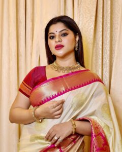 Sneha Wagh Instagram - Flaunting My Indian Ambience In A Saree 💝
.
Jewellery : @jewelsofmyra 
Captured : @chintamani_photography_09 
.
.
.
#saree #sareelove #india #indianfashion #marathiculture #marathibana #sarangesneha #ssnehawagh #snehawagh