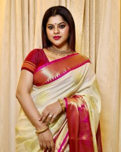 Sneha Wagh Instagram - Flaunting My Indian Ambience In A Saree 💝
.
Jewellery : @jewelsofmyra 
Captured : @chintamani_photography_09 
.
.
.
#saree #sareelove #india #indianfashion #marathiculture #marathibana #sarangesneha #ssnehawagh #snehawagh