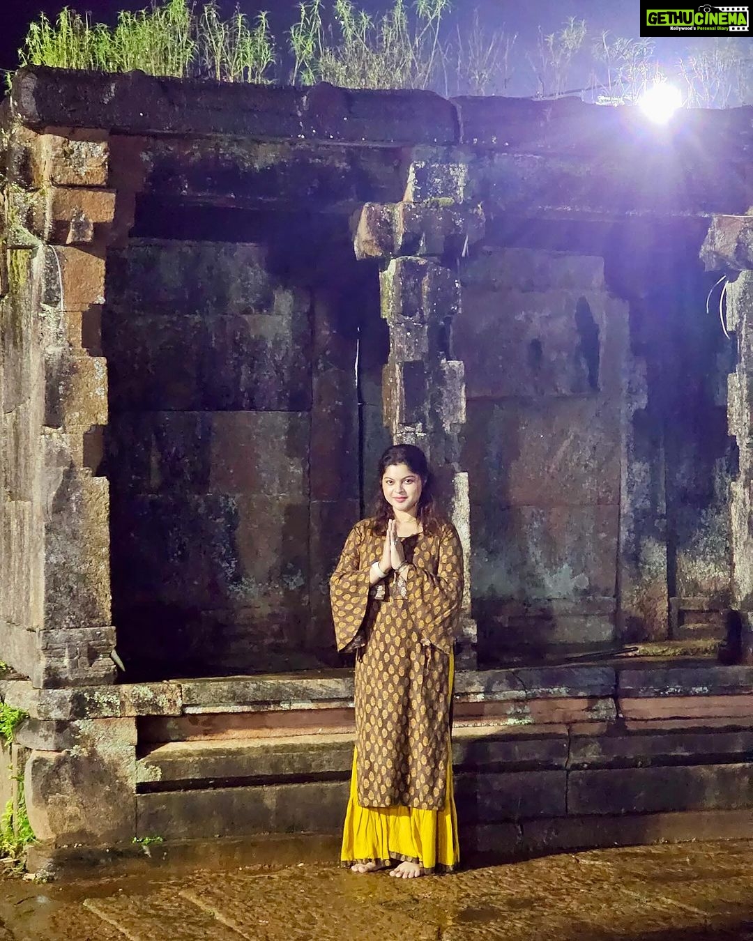 Sneha Wagh Instagram - Had a chance of visiting the Shree Thirunelli Mahavishnu Kshetram ahead of navratri ✨ This temple is situated on the side of Bramhagiri Hill dedicated to Lord Shree Mahavishnu ! According to the tradition Lord Bramha himself recognised an idol in an amla tree as Lord Vishnu and the surroundings as Vaikutntha ! . . . #shreemahavishnu #templesofindia #templesofsouthindia #ancienthistory #ancientarchitecture #snehawagh #ssnehawagh #sarangesneha #incredibleindia #indiatourism #india #wanderlust