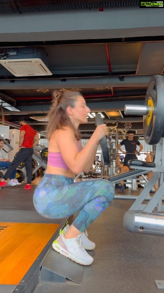 Soha Ali Khan Instagram - Don’t want to start the week on a weak note 💪🏻 #workout #mondaymotivation