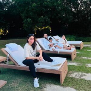 Soha Ali Khan Instagram - Happy birthday bebo bhabi! May you continue to light the way as an inspiration to so many - and may you truly enjoy this birthday and year as one filled with love, good health, family, work, holidays and celebration!! You deserve it 🎉 ❤️ 🎂 missing you but see you soon! @kareenakapoorkhan