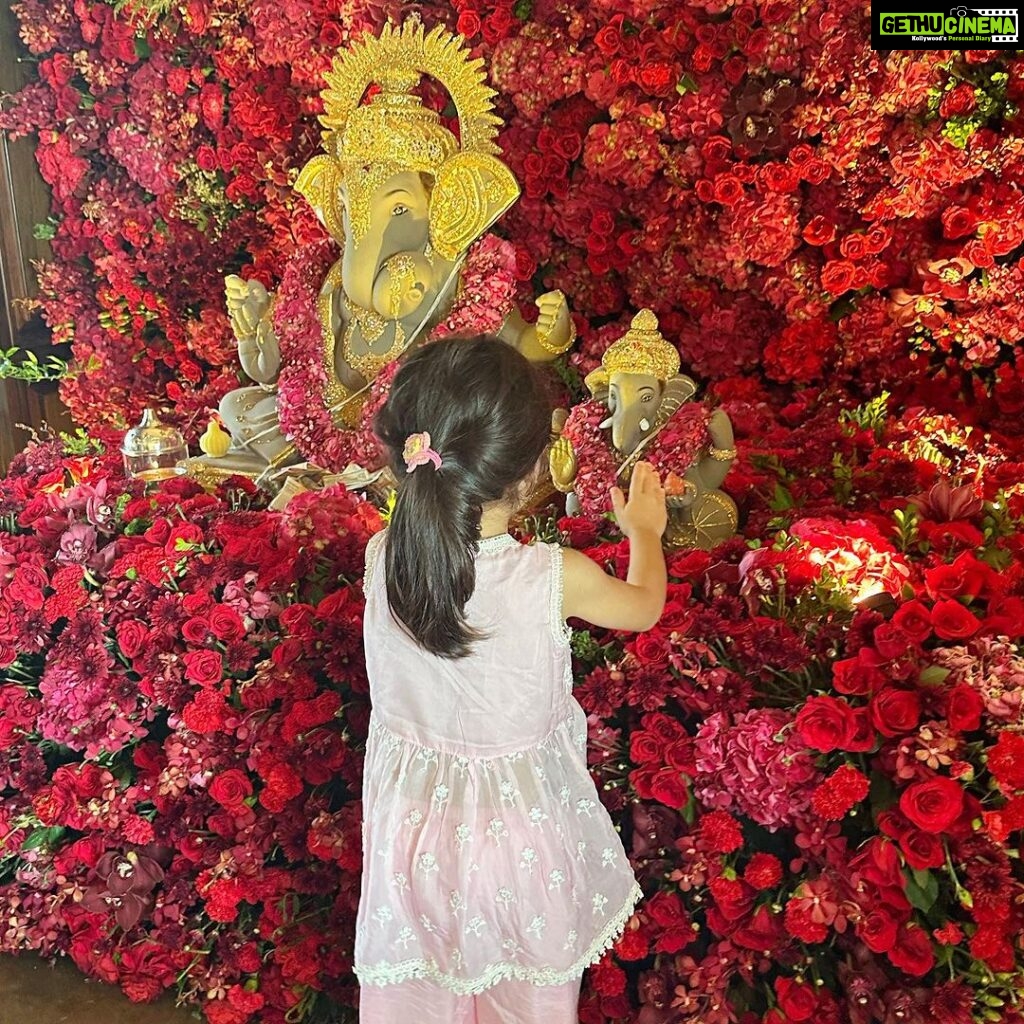 Soha Ali Khan Instagram - May lord Ganesha bring wisdom joy and happiness into each of our lives. Happy Ganesh Chaturthi to all of you and your loved ones Ganpati Bappa Moriya