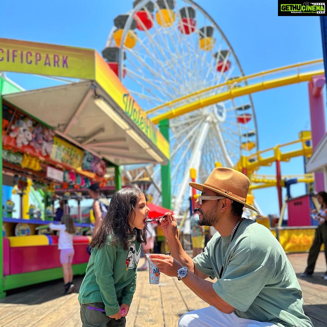 Soha Ali Khan Instagram - Bye bye LA LA land - you have been good to us ❤️🌈☀️ #summer2023 #LAdiaries @kunalkemmu Santa Monica Pier