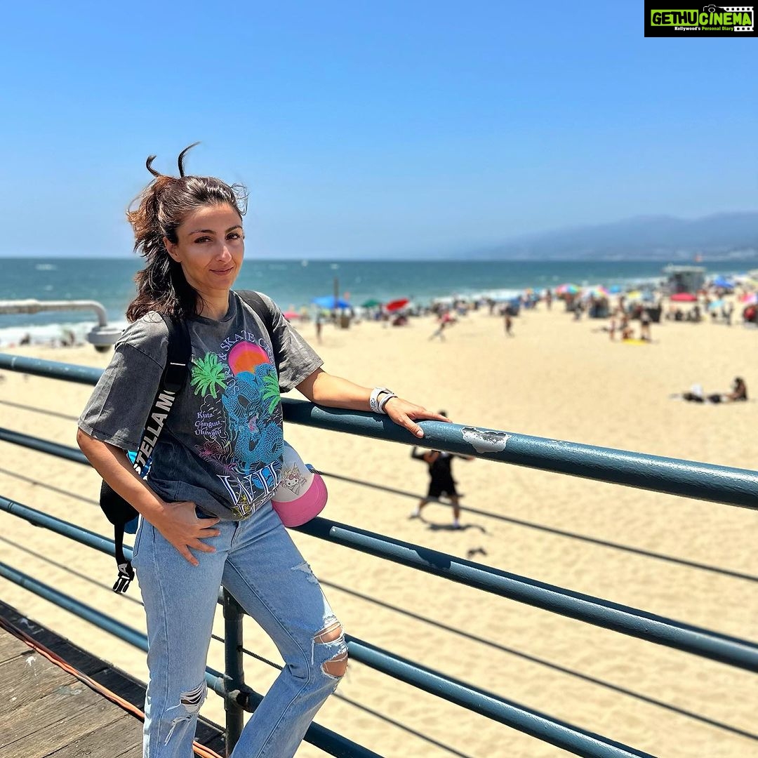 Soha Ali Khan Instagram - Bye bye LA LA land - you have been good to us ❤️🌈☀️ #summer2023 #LAdiaries @kunalkemmu Santa Monica Pier