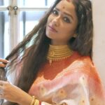 Sohini Sarkar Instagram - বর্তমান চতুষ্পর্ণীর পুজো ফ্যাশন শ্যুটে সোহিনী সরকার। তোমাদের পুজো লুক রেডি তো? . . . Follow @bartaman_sukhigrihokon @dassourav3 @yoursubhams_makeup @iamsudiptachanda @rupsu_debnath_photography @anwesha.datta @chakravartikamalini . . . #bartaman #chatusparni #pujoshoot #pujashoot #pujafashion #pujaiscoming #sareelook #sareelove #sareefashion #traditional #durgapuja #pujavibes #durgapujo #pujoasche #sohinisarkar #popular #actress #fashionphotography #saturdayfeature #bengalidaily #followpage The Corner Courtyard