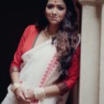 Sohini Sarkar Instagram - মা আসছে ♥️ শুভ মহালয়া . . Sharodiya Shoot for @sangbadpratidin Videography: @that_cam_boy_official Makeup : @abhijitpl2 Sari : Priyogopal Bishoyi Blouse : @parama_g Styling : @bidisha_chattopadhyay Coordination : @shampalimaulick Location : @92_kabisukanta_sarani 🔗 @socialyard_digital #mahalaya #durgapuja #kolkata #durga #durgapujo #durgamaa #calcutta #agomoni #pujo #maadurga #kumartuli #kolkatadurgapuja #kolkatagram #bengal #maa #instagram #bengali #durgapujokolkata #devinegoddess #pujorchobi