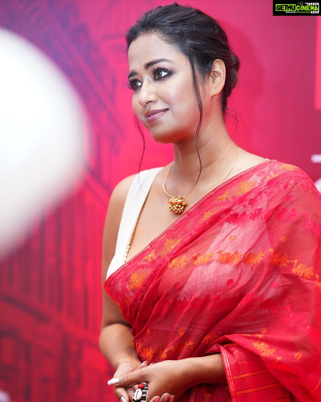 Sohini Sarkar - 79.7K Likes - Last night at @hoichoi.tv Season 7 Announcement party 🎈❣️
.
📸 @sahil_paswan_2646_
💄 @dassourav3
💇♀️ @diaryofaamrapali
👚 @threaded_madhab
🥻 @jamdani_o_amader_golpo
💍 @tahir_somethingsopure
🔗 @socialyard_digital @sayoniroy9
Sampurna 2 is streaming now!! Do watch!!
.
.
#sampurna #webseries #hoichoi #season7 #lastnight