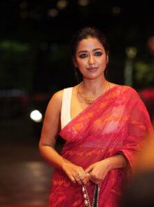 Sohini Sarkar Instagram - Last night at @hoichoi.tv Season 7 Announcement party 🎈❣️
.
📸 @sahil_paswan_2646_ 
💄 @dassourav3 
💇‍♀️ @diaryofaamrapali 
👚 @threaded_madhab 
🥻 @jamdani_o_amader_golpo 
💍 @tahir_somethingsopure 
🔗 @socialyard_digital @sayoniroy9 

Sampurna 2 is streaming now!! Do watch!!
.
.
#sampurna #webseries #hoichoi #season7 #lastnight