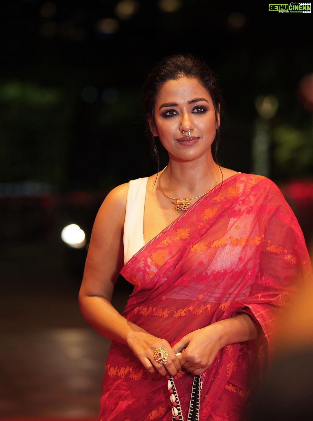 Sohini Sarkar - 79.7K Likes - Last night at @hoichoi.tv Season 7 Announcement party 🎈❣️
.
📸 @sahil_paswan_2646_
💄 @dassourav3
💇♀️ @diaryofaamrapali
👚 @threaded_madhab
🥻 @jamdani_o_amader_golpo
💍 @tahir_somethingsopure
🔗 @socialyard_digital @sayoniroy9
Sampurna 2 is streaming now!! Do watch!!
.
.
#sampurna #webseries #hoichoi #season7 #lastnight