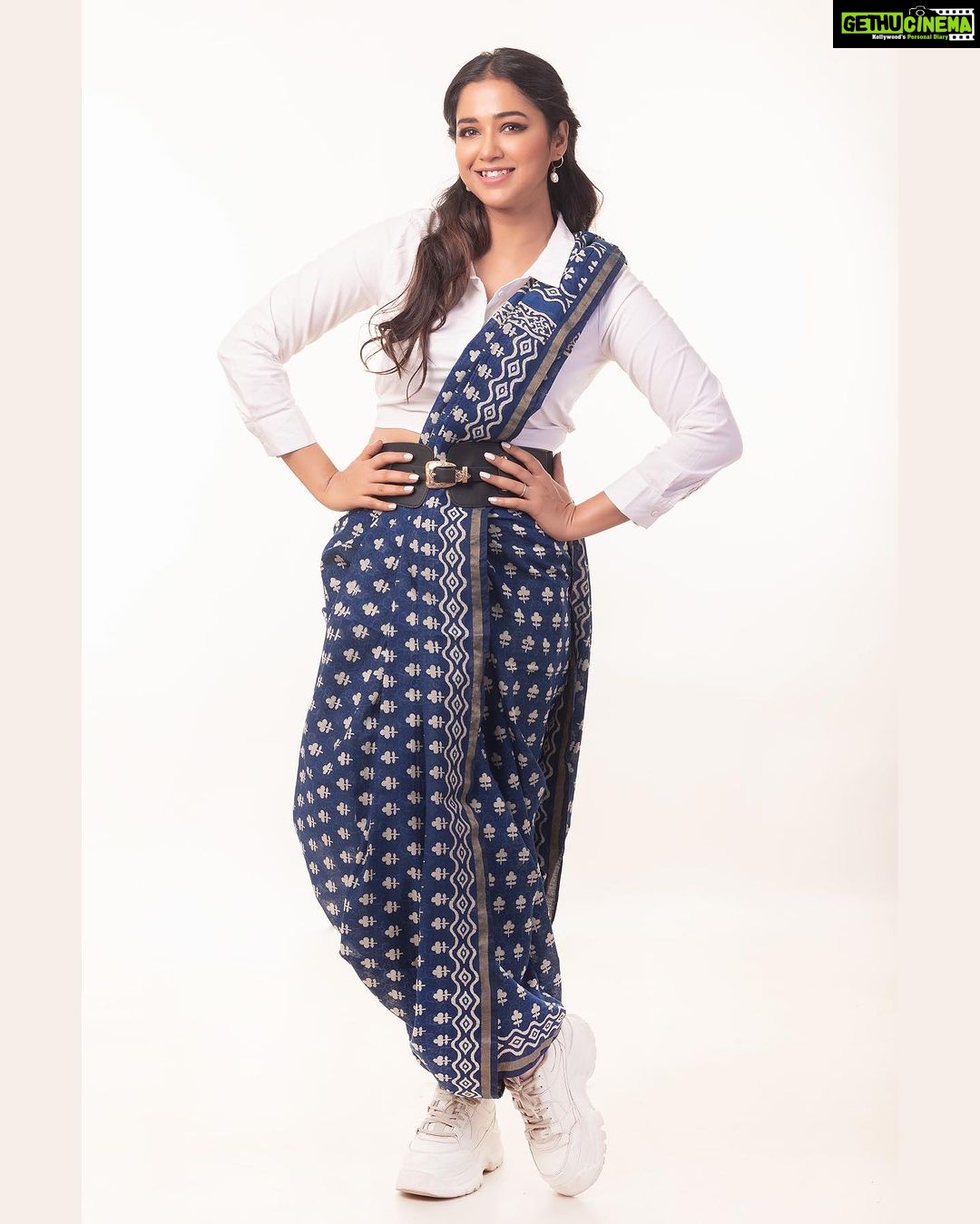 Sohini Sarkar Instagram - Wear it different, wear you πΈ . πΈ @iamsudiptachanda π @sanusinghroy π©βπ¦° @supriyamondal1711 π @tamashreeroy π€ @socialyard_digital . . #shoot #shootdiary #coords #mood #vibe #team #gaze #gowiththeflow Kolkata