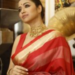 Sohini Sarkar Instagram - পুজো পুজো আমেজ ♥️ . A shoot for @eisamay . @journoby_profession @arnabchakraborty7 @abhijitpl2 @an3style @diaryofaamrapali @socialyard_digital @parama_g @bsirkarjohuree_official @vcutblouse @bunaphilekolkata . . #shoot #shootstory #mood #pujovibes #festivity #sohini #redlove #traditional Kolkata