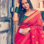 Sohini Sarkar Instagram - #saree #sareelove #indian #candid #day #road 📷 @abhireporting