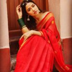 Sohini Sarkar Instagram – #saree #sareelove #indian #candid #day #road 
📷 @abhireporting